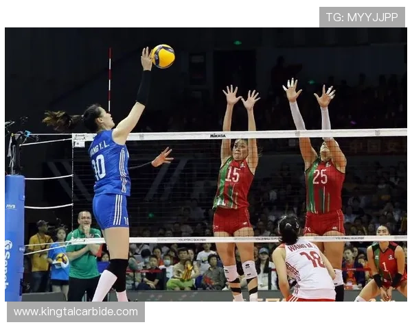 中国女排连克强敌豪取四连胜展现顽强拼搏精神力争巴黎奥运资格