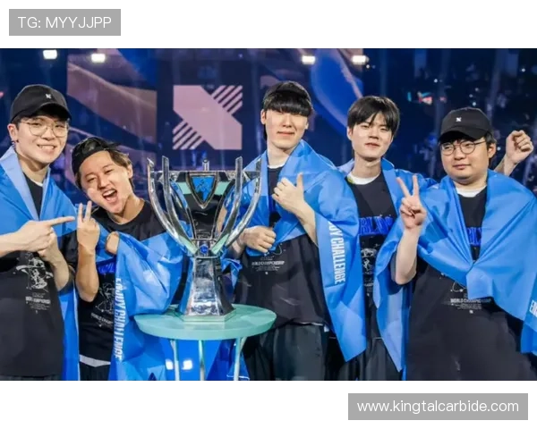 全球总决赛再掀热潮各大战队鏖战赛场争夺年度最高荣誉