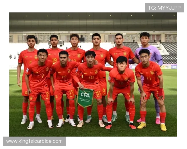 中国足球队备战亚洲杯，主教练强调提升攻防转换速度与团队协作能力