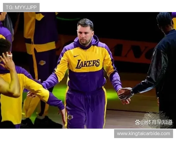 湖人核心复出带动球队连胜走势引发联盟新一轮关注讨论热度升高中