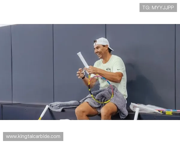 网球世界最新动态：纳达尔宣布退役计划 未来赛事前景备受关注