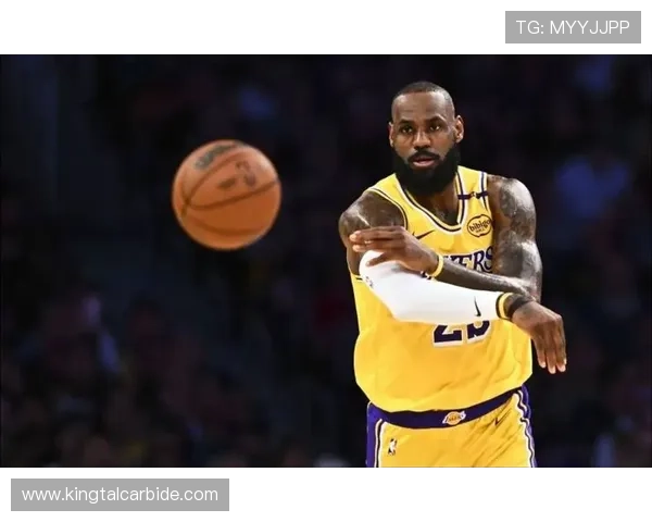 NBA最新动态：詹姆斯带领湖人逆袭勇士 莫兰特伤情更新球队未来布局引发热议