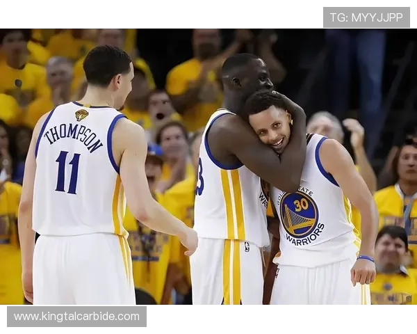 勇士队新赛季目标锁定总冠军 库里与新援的默契搭配引关注