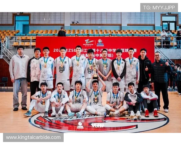 年轻球星率队逆转强敌夺冠点燃赛季巅峰之夜激情全场喝彩不断声起