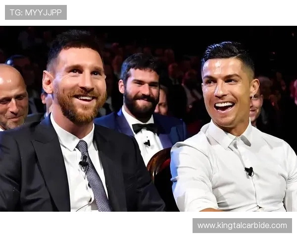 梅西与C罗对决再度上演，阿根廷传奇与葡萄牙巨星在国际赛事中激烈碰撞