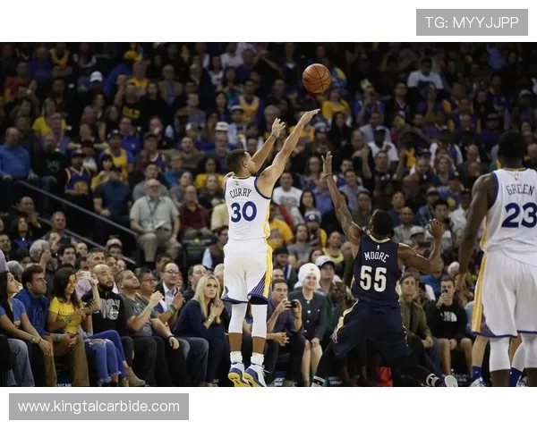 勇士队季前赛表现亮眼 追梦格林和库里带队再度出击 勇士队季前赛表现亮眼 追梦格林和库里带队再度出击