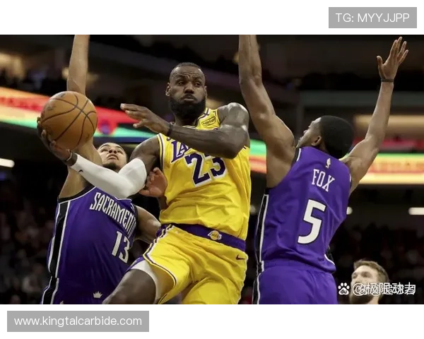 詹姆斯创纪录击败勇士 领湖人晋级季后赛关键时刻贡献超神 詹姆斯创纪录击败勇士 领湖人晋级季后赛关键时刻贡献超神